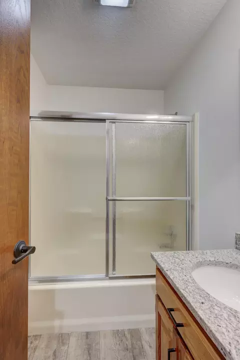 Bath - 21419 Jester Ln, Webb City, MO 64870 photo 2 of 5