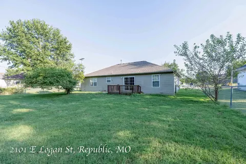 Exterior - 2101 E Logan St, Republic, MO 65738 photo 9 of 11