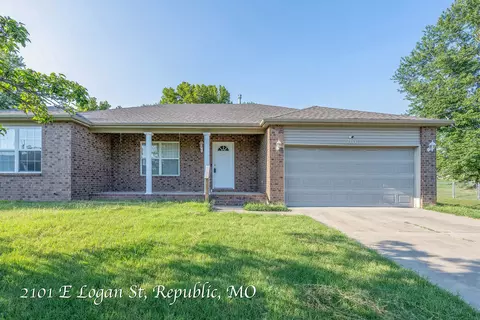 Exterior - 2101 E Logan St, Republic, MO 65738 photo 3 of 11
