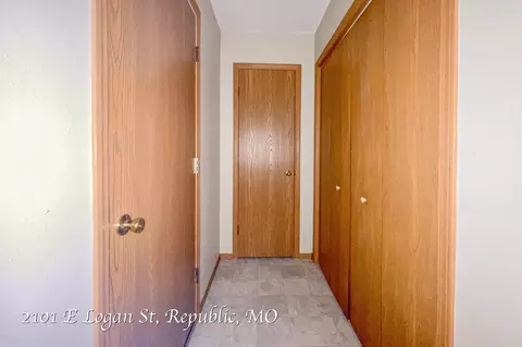 Entry Way - 2101 E Logan St, Republic, MO 65738 photo 2 of 2