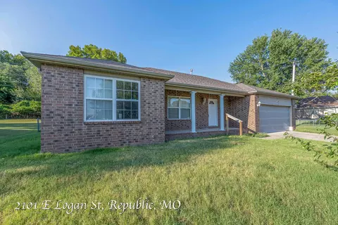 Exterior - 2101 E Logan St, Republic, MO 65738 photo 4 of 11