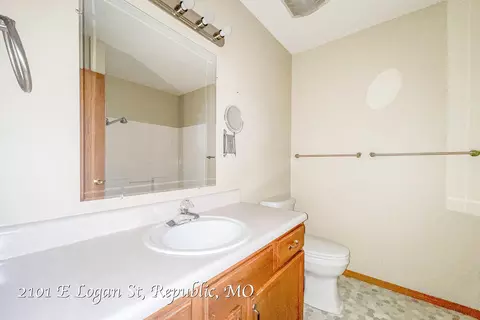 Bath - 2101 E Logan St, Republic, MO 65738 photo 3 of 4