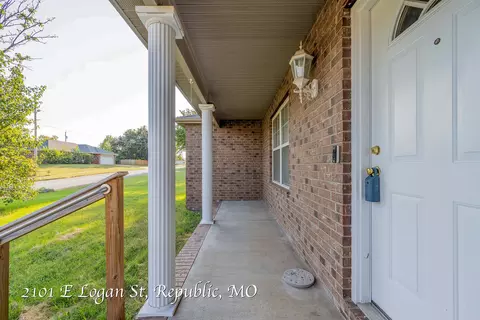 Exterior - 2101 E Logan St, Republic, MO 65738 photo 6 of 11