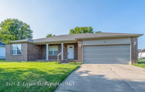 Exterior - 2101 E Logan St, Republic, MO 65738 photo 2 of 11