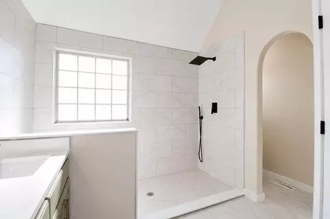 Bath - 240 Cedar Ln, Billings, MO 65610 photo 4 of 5