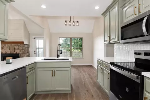 Kitchen - 240 Cedar Ln, Billings, MO 65610 photo 7 of 8