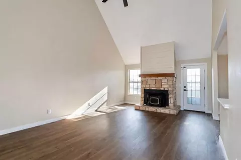 Living - 240 Cedar Ln, Billings, MO 65610 photo 2 of 4