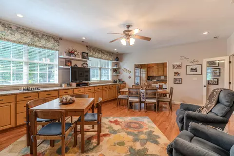 Dining - 5621 N 10th Ave, Ozark, MO 65721 photo 2 of 3