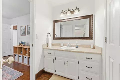 Bath - 1602 E Sycamore St, Ozark, MO 65721 photo 3 of 4