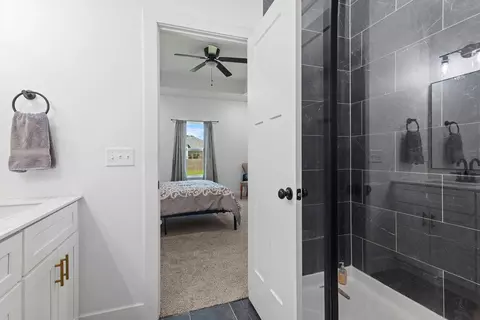 Bath - 733 N Dean Ln, Republic, MO 65738 photo 3 of 3