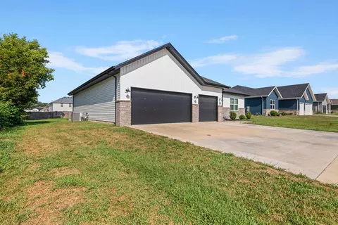Exterior - 733 N Dean Ln, Republic, MO 65738 photo 4 of 9