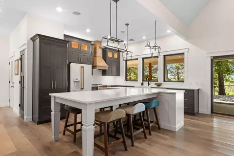 Kitchen - 299 Bow Hunter Ln, Galena, MO 65656 photo 2 of 6