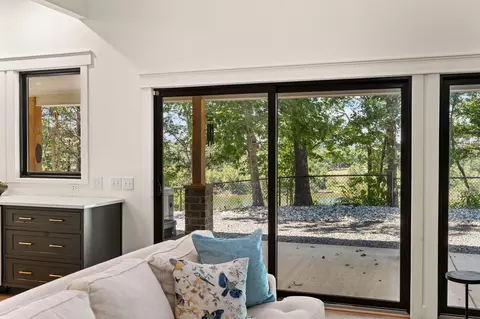 Living - 299 Bow Hunter Ln, Galena, MO 65656 photo 2 of 3