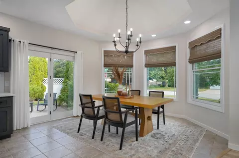 Dining - 2371 W Allen Dr, Springfield, MO 65810 photo 1 of 2