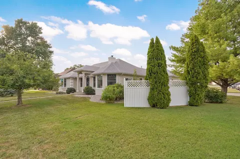 Exterior - 2371 W Allen Dr, Springfield, MO 65810 photo 3 of 11