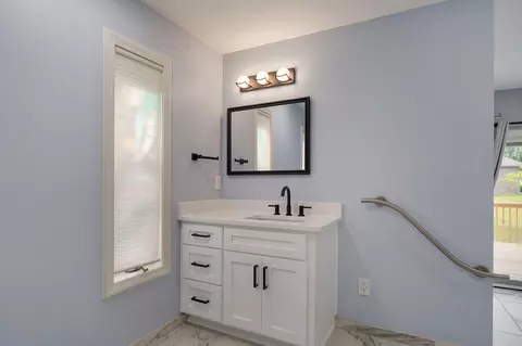 Bath - 2371 W Allen Dr, Springfield, MO 65810 photo 3 of 4