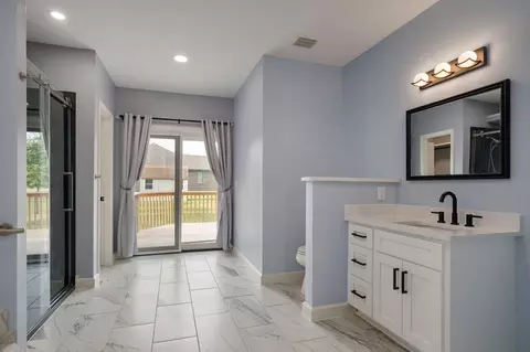 Bath - 2371 W Allen Dr, Springfield, MO 65810 photo 1 of 4