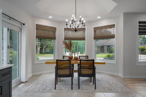 Dining - 2371 W Allen Dr, Springfield, MO 65810 photo 2 of 2