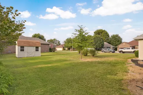Exterior - 2371 W Allen Dr, Springfield, MO 65810 photo 8 of 11