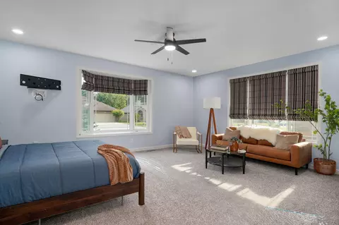 Bedroom - 2371 W Allen Dr, Springfield, MO 65810 photo 2 of 4