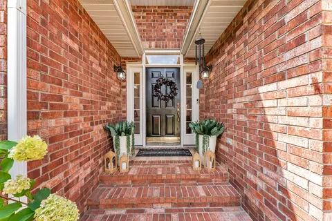 Entry Way - 211 S Oak Grove St, Marshfield, MO 65706 photo 1 of 4