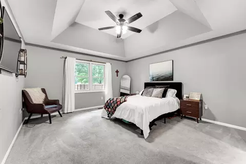 Bedroom - 211 S Oak Grove St, Marshfield, MO 65706 photo 2 of 3