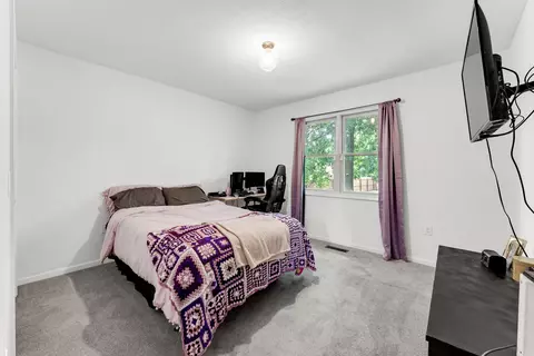 Bedroom - 211 S Oak Grove St, Marshfield, MO 65706 photo 3 of 3