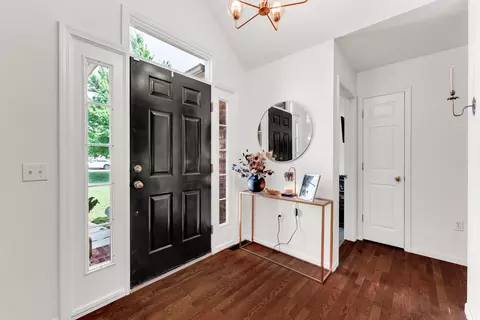 Entry Way - 211 S Oak Grove St, Marshfield, MO 65706 photo 2 of 4