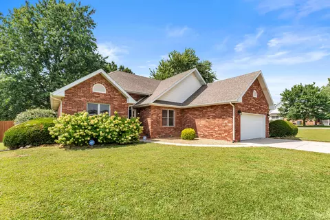 Exterior - 211 S Oak Grove St, Marshfield, MO 65706 photo 2 of 5
