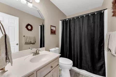 Bath - 211 S Oak Grove St, Marshfield, MO 65706 photo 3 of 3