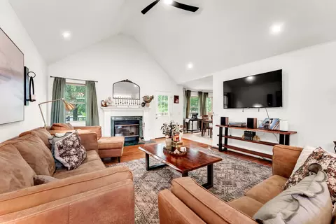 Living - 211 S Oak Grove St, Marshfield, MO 65706 photo 3 of 3