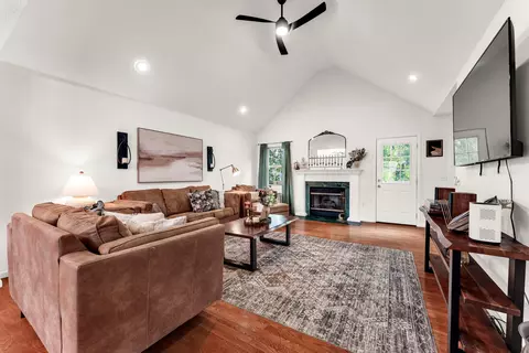 Living - 211 S Oak Grove St, Marshfield, MO 65706 photo 1 of 3