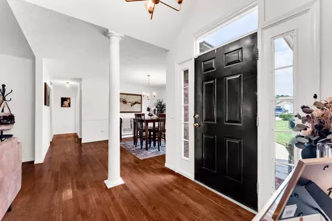 Entry Way - 211 S Oak Grove St, Marshfield, MO 65706 photo 3 of 4