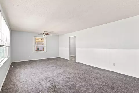 Living - 318 E Whiteside St, Springfield, MO 65807 photo 3 of 5
