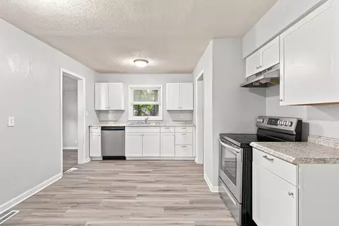 Kitchen - 318 E Whiteside St, Springfield, MO 65807 photo 1 of 2
