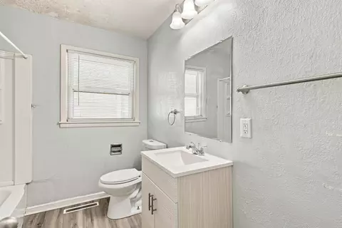 Bath - 318 E Whiteside St, Springfield, MO 65807 photo 1 of 2