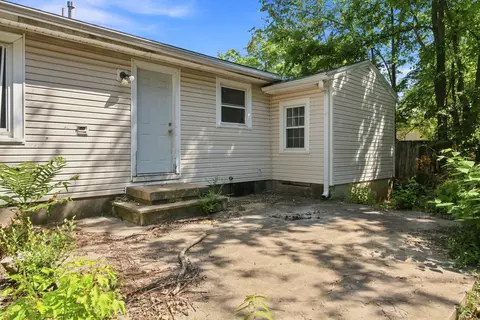 Exterior - 318 E Whiteside St, Springfield, MO 65807 photo 2 of 4