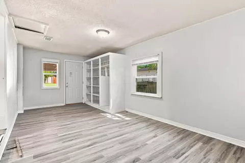 Living - 318 E Whiteside St, Springfield, MO 65807 photo 4 of 5