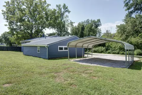 Exterior - 208 S Water St, Nixa, MO 65714 photo 3 of 6
