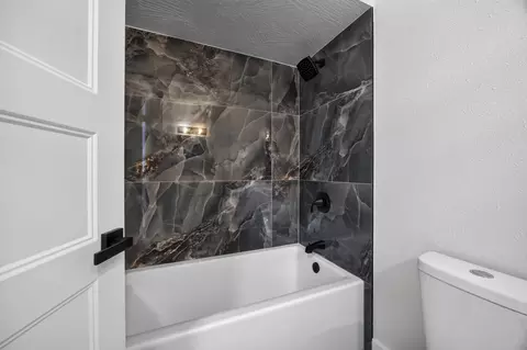 Bath - 3144 W Heritage Dr, Ozark, MO 65721 photo 2 of 6