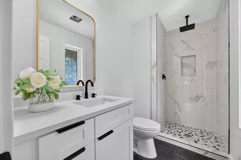 Bath - 3144 W Heritage Dr, Ozark, MO 65721 photo 4 of 6