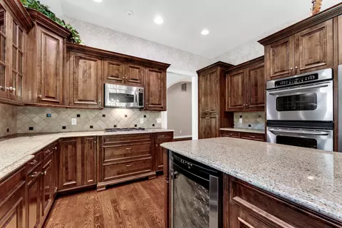 Kitchen - 3901 E Villa Way, Springfield, MO 65809 photo 5 of 6
