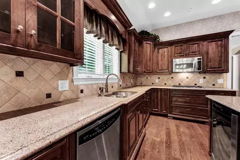 Kitchen - 3901 E Villa Way, Springfield, MO 65809 photo 3 of 6
