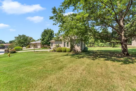 Exterior - 3901 E Villa Way, Springfield, MO 65809 photo 3 of 14