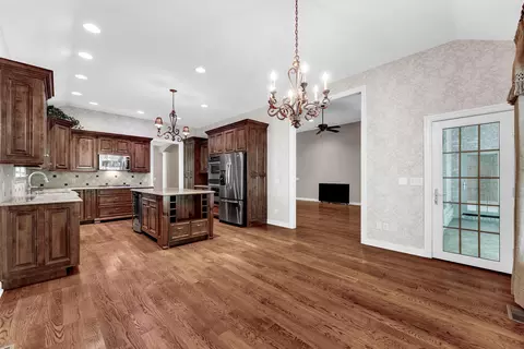 Kitchen - 3901 E Villa Way, Springfield, MO 65809 photo 6 of 6