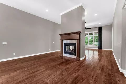 Living - 3901 E Villa Way, Springfield, MO 65809 photo 2 of 8
