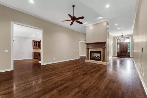 Living - 3901 E Villa Way, Springfield, MO 65809 photo 4 of 7
