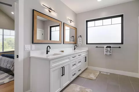 Bath - 3373 Westwind Dr, Ozark, MO 65721 photo 2 of 9