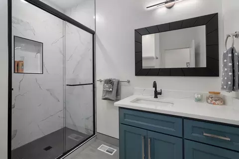 Bath - 3373 Westwind Dr, Ozark, MO 65721 photo 4 of 9