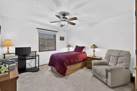 Bedroom - 1934 E Ridgewood Dr, Springfield, MO 65804 photo 4 of 4